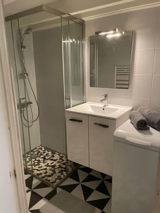 La Pause - Wifi - Champs Elysees - 4 Prs * Paris